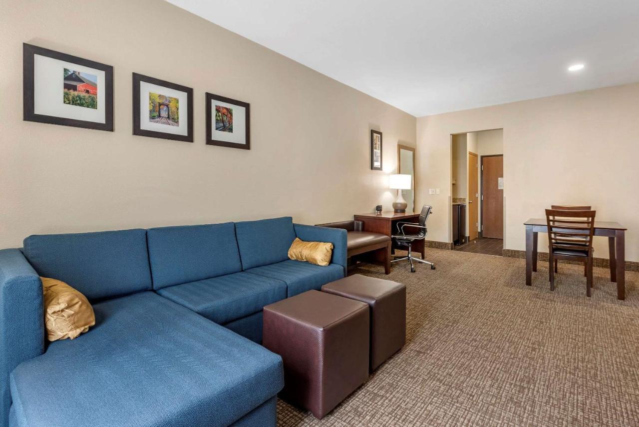 Comfort Suites Auburn Near I-69 Buitenkant foto