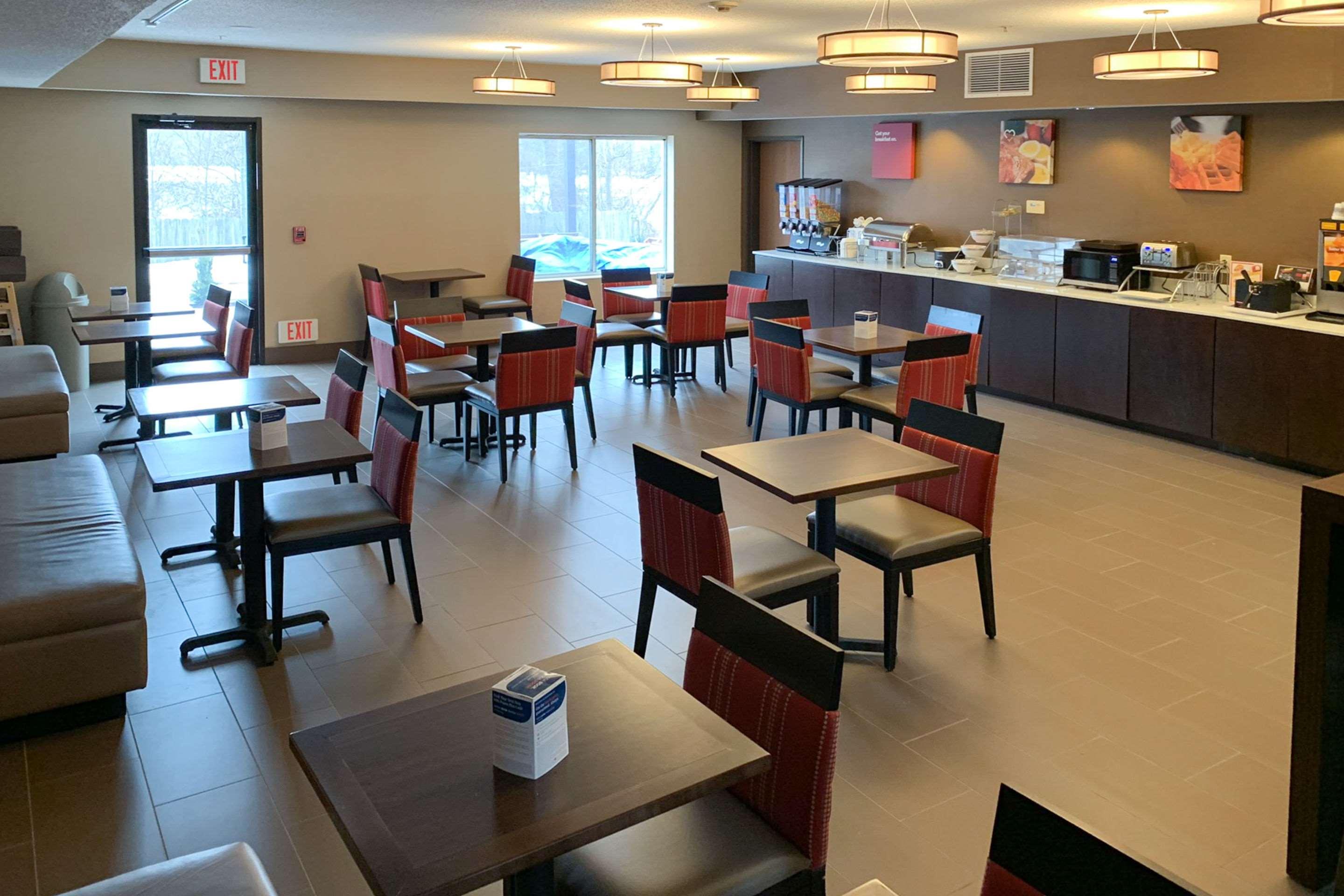 Comfort Suites Auburn Near I-69 Buitenkant foto