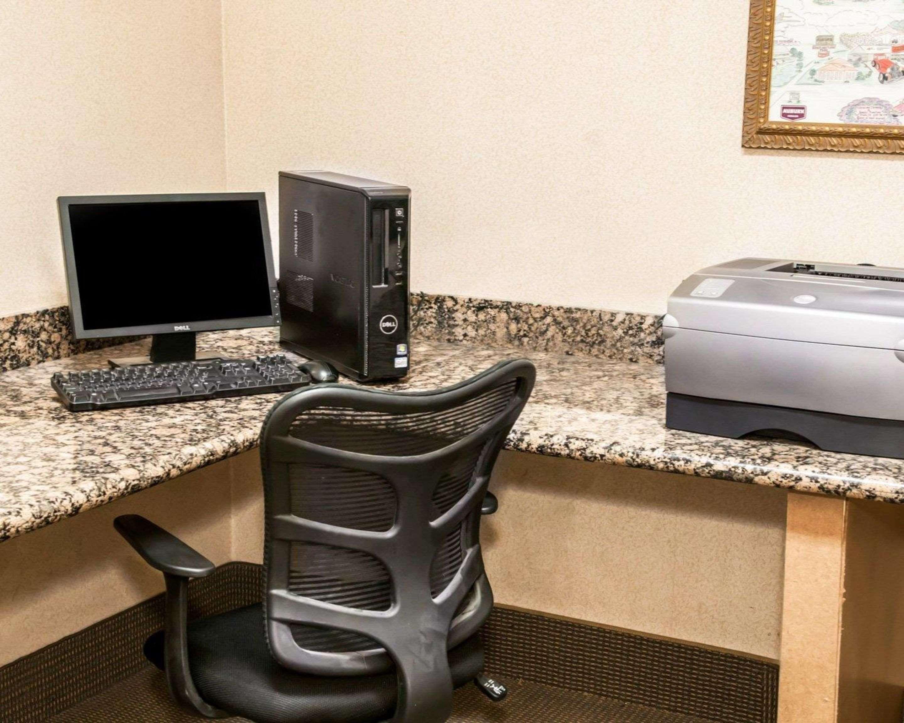 Comfort Suites Auburn Near I-69 Buitenkant foto