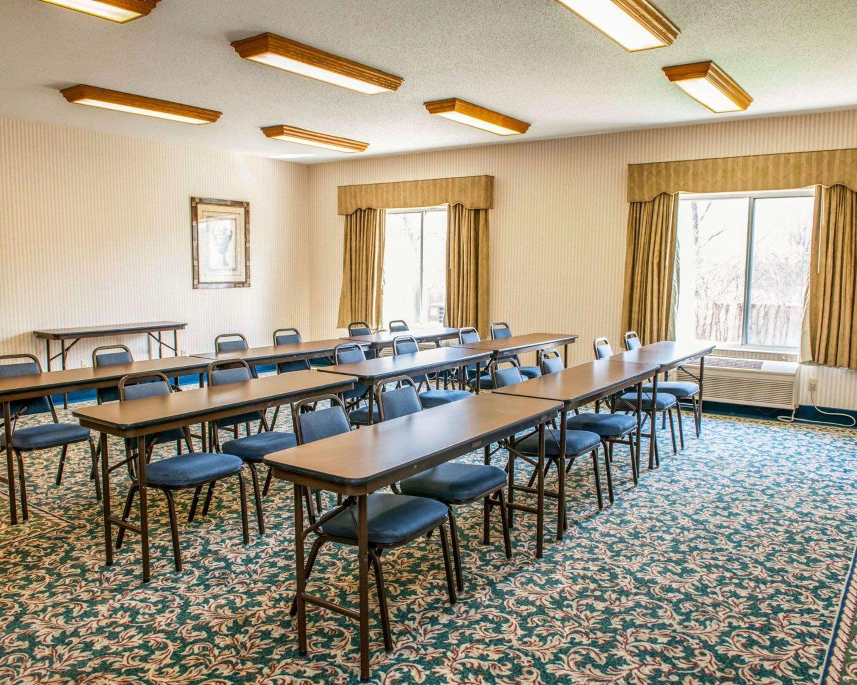 Comfort Suites Auburn Near I-69 Buitenkant foto