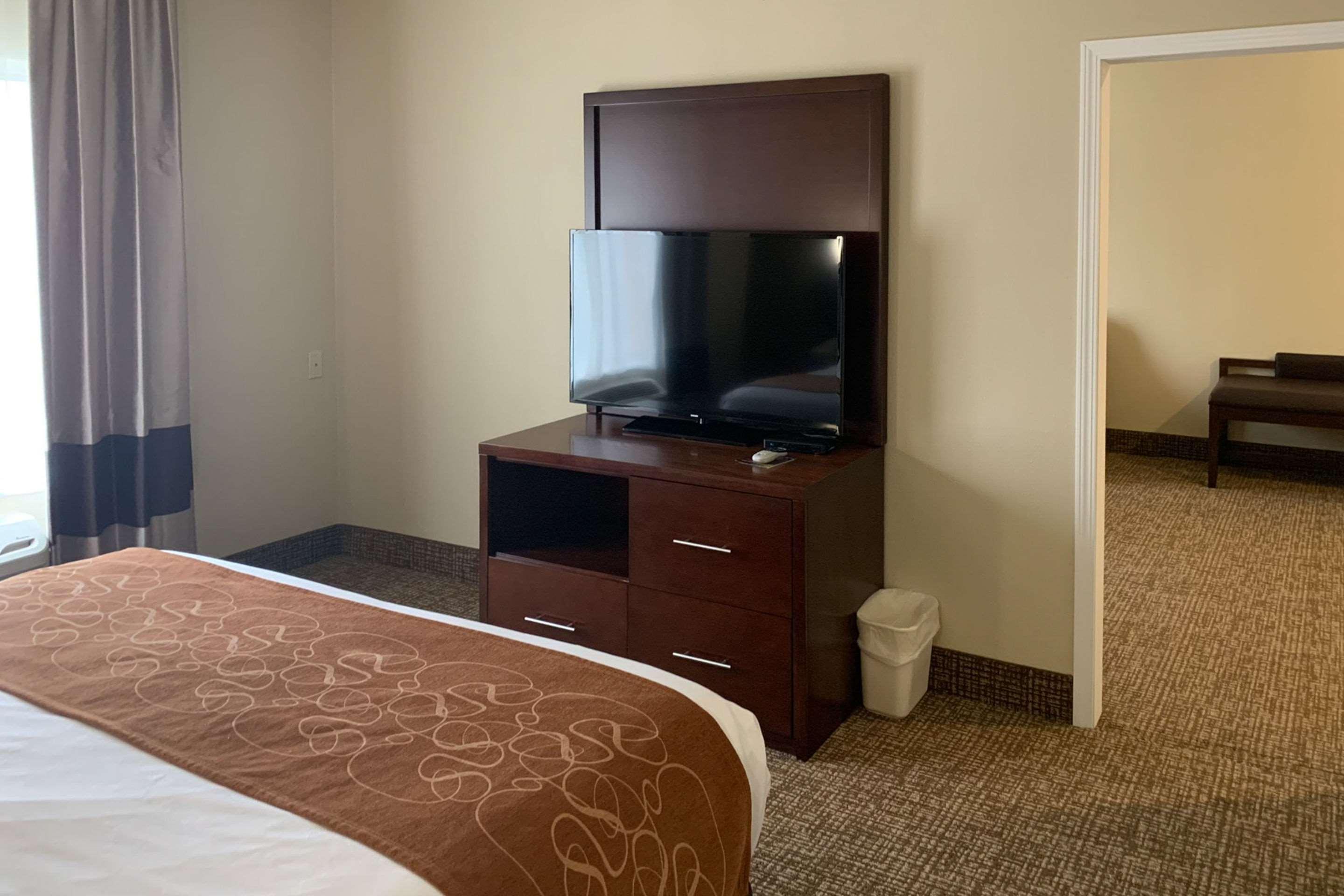 Comfort Suites Auburn Near I-69 Buitenkant foto