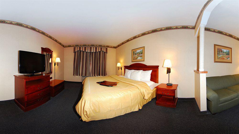 Comfort Suites Auburn Near I-69 Buitenkant foto